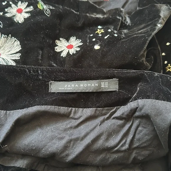 🔥SEND OFFERS🔥 NWOT ZARA Embroidered Black Velvet Skirt - Picture 8 of 8